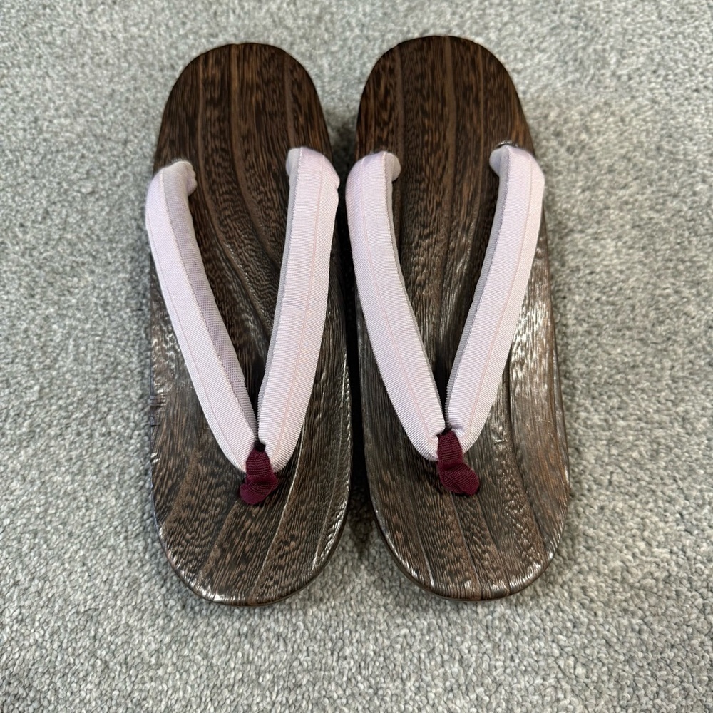 NWOT Japanese Traditional Women's Wooden Sandals with Pink Straps Size 5-6
